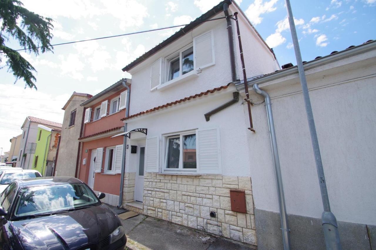 Holiday Apartment Dominik Pula Exterior photo